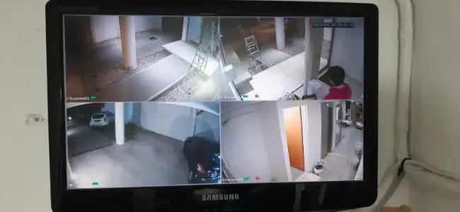 Instalación de cámara de seguridad en un local comercial en La Plata