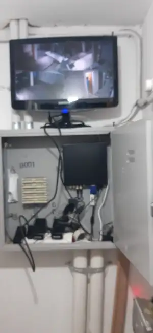 Cableado e instalación de cámaras de vigilancia en una empresa en San Carlos
