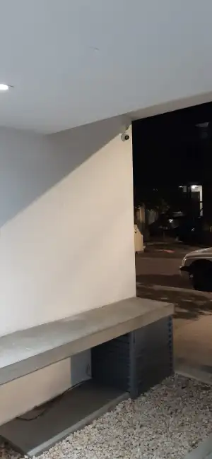 Instalación de cámaras en una distribuidora en Abasto